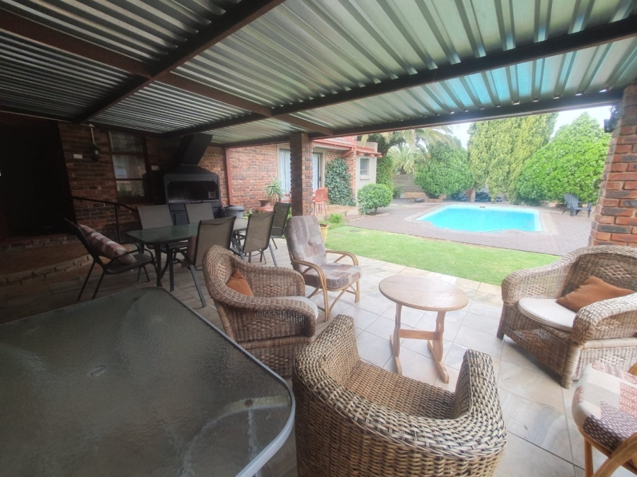 12 Bedroom Property for Sale in Pellissier Free State